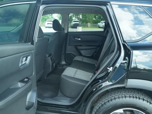 Used 2024 Nissan Rogue SV FWD image 15