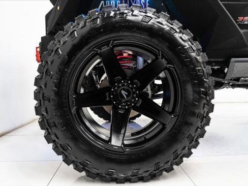 Used 2025 Jeep Gladiator Sport image 16