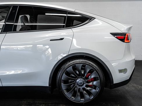 Used 2023 Tesla Model Y Performance AWD/4WD image 13