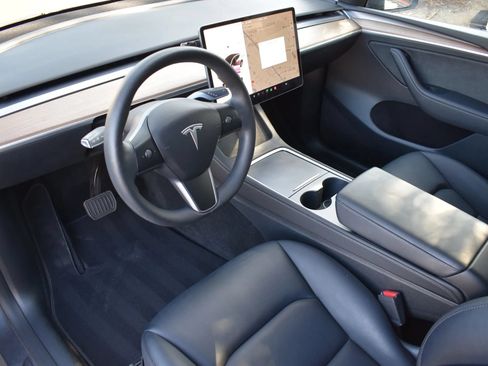 Used 2023 Tesla Model Y 2WD image 8