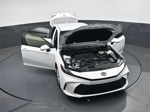 Used 2025 Toyota Camry LE w/ Convenience Package image 40
