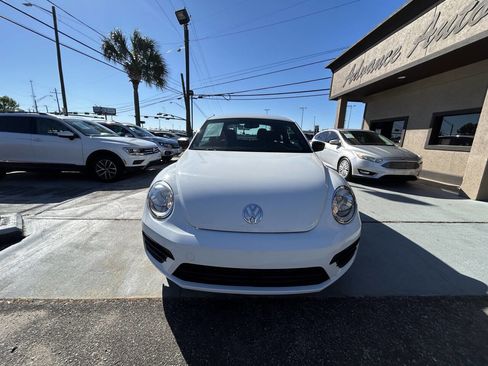 Used 2018 Volkswagen Beetle 2.0T S image 2