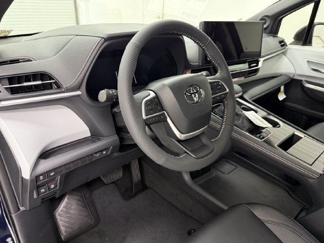 New 2026 Toyota Sienna XSE FWD image 8
