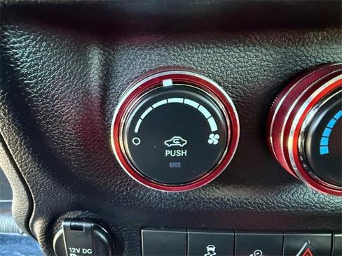 Used 2018 Jeep Wrangler Sport S image 19