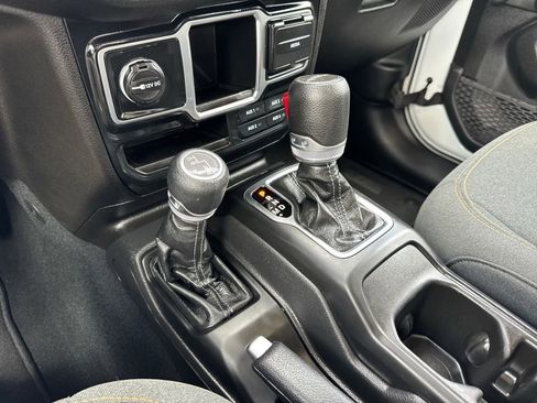 Used 2024 Jeep Gladiator Sport AWD/4WD image 10