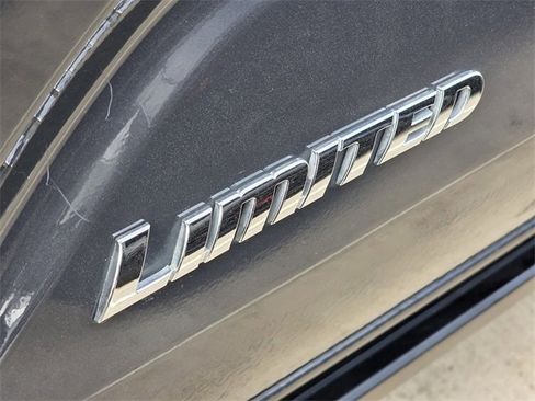 Used 2025 Toyota Tacoma Limited image 8