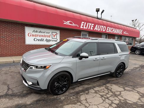 Used 2024 Kia Carnival SX Prestige image 1