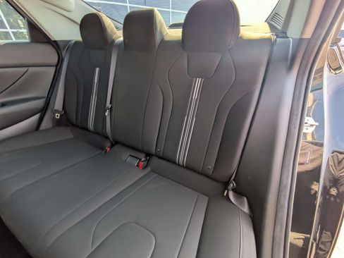 Used 2023 Hyundai Elantra SEL FWD image 13