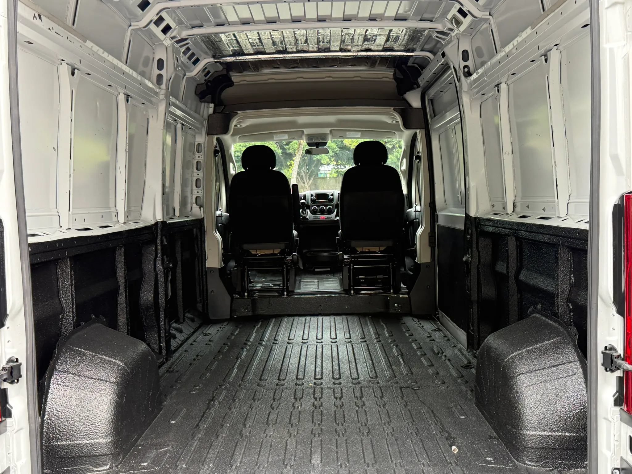 Used 2021 RAM ProMaster 2500 FWD image 3