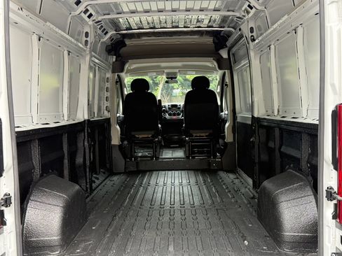 Used 2021 RAM ProMaster 2500 FWD image 3
