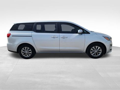 Used 2019 Kia Sedona L image 9