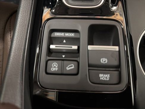 Used 2025 Honda Pilot Elite image 44