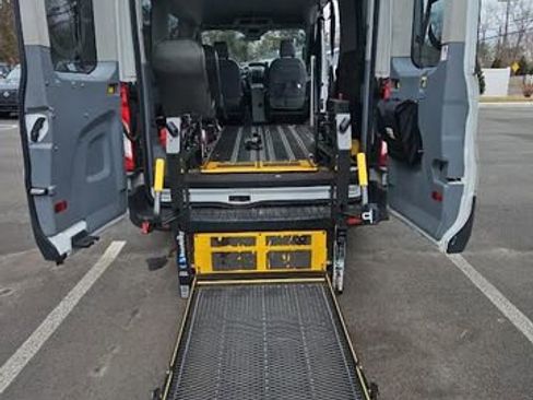 Used 2018 Ford Transit 150 XL image 10