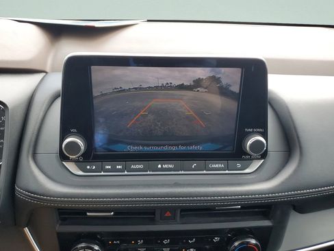 Used 2023 Nissan Rogue S image 17