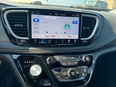 New 2027 Chrysler Pacifica Select FWD image 45