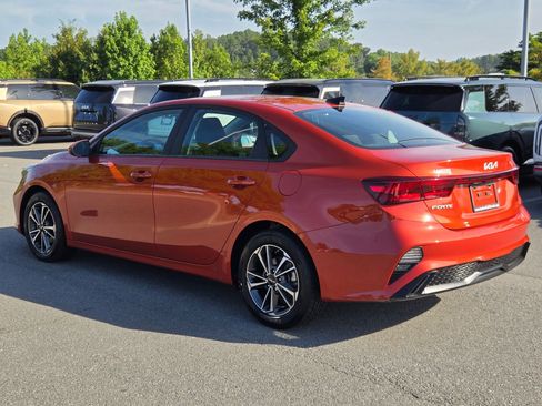 Used 2022 Kia Forte LXS FWD image 5