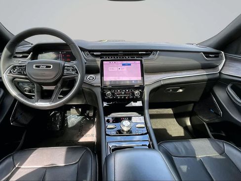 Used 2022 Jeep Grand Cherokee Overland AWD/4WD image 10