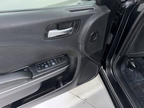 Used 2019 Dodge Charger SXT image 10