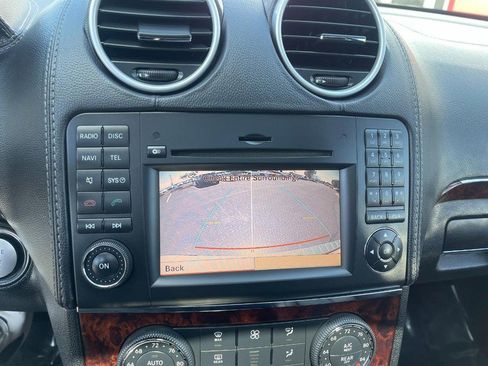 Used 2010 Mercedes-Benz GL 550 4MATIC image 34