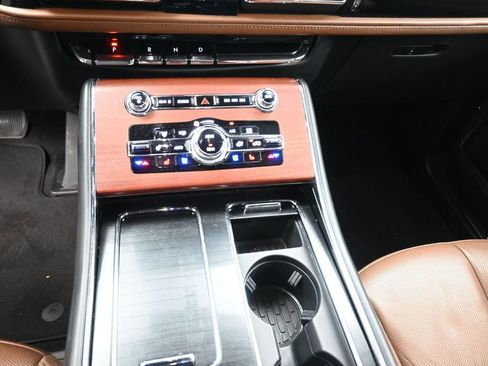 Used 2023 Lincoln Aviator Reserve w/ Equipment Group 201A image 9