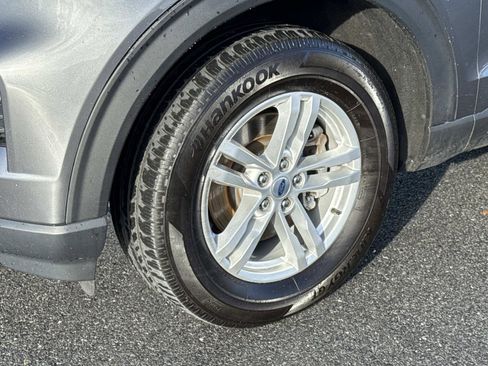 Used 2023 Ford Explorer XLT w/ Equipment Group 202A image 29