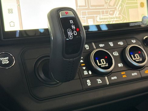 New 2026 Land Rover Defender 110 X-Dynamic SE AWD/4WD image 14