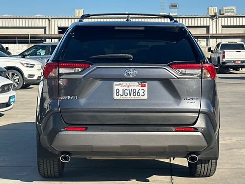 Used 2019 Toyota RAV4 Limited image 8