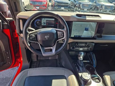 Used 2022 Ford Bronco Wildtrak AWD/4WD image 15