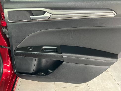 Used 2020 Ford Fusion SE FWD image 24