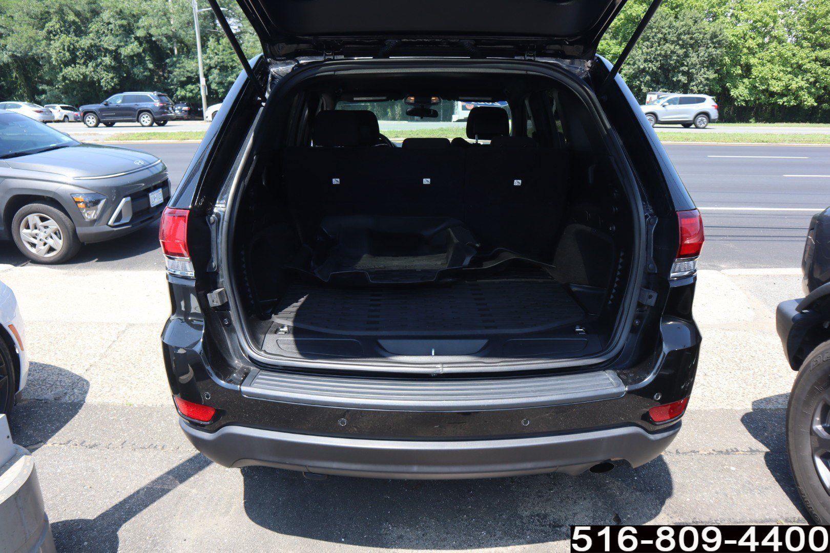 Used 2021 Jeep Grand Cherokee Laredo AWD/4WD image 24