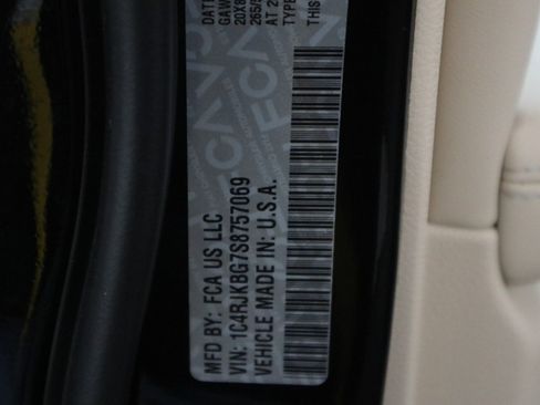 New 2025 Jeep Grand Cherokee L Limited w/ Black Appearance Package image 40