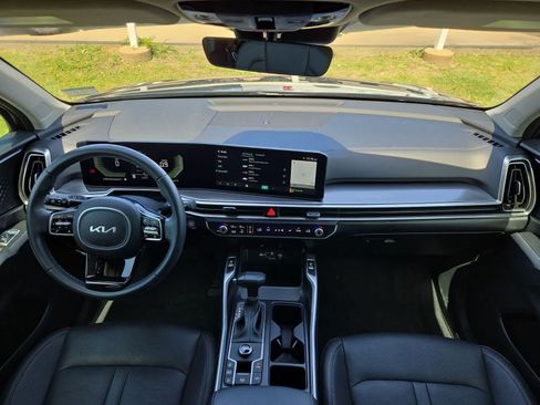 Certified 2025 Kia Sorento EX w/ Panoramic Sunroof Package FWD image 14