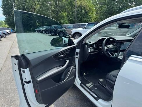 Used 2023 Audi Q8 Premium w/ Convenience Package AWD/4WD image 11