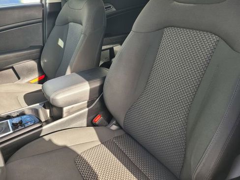 Used 2024 Kia Sportage LX image 13