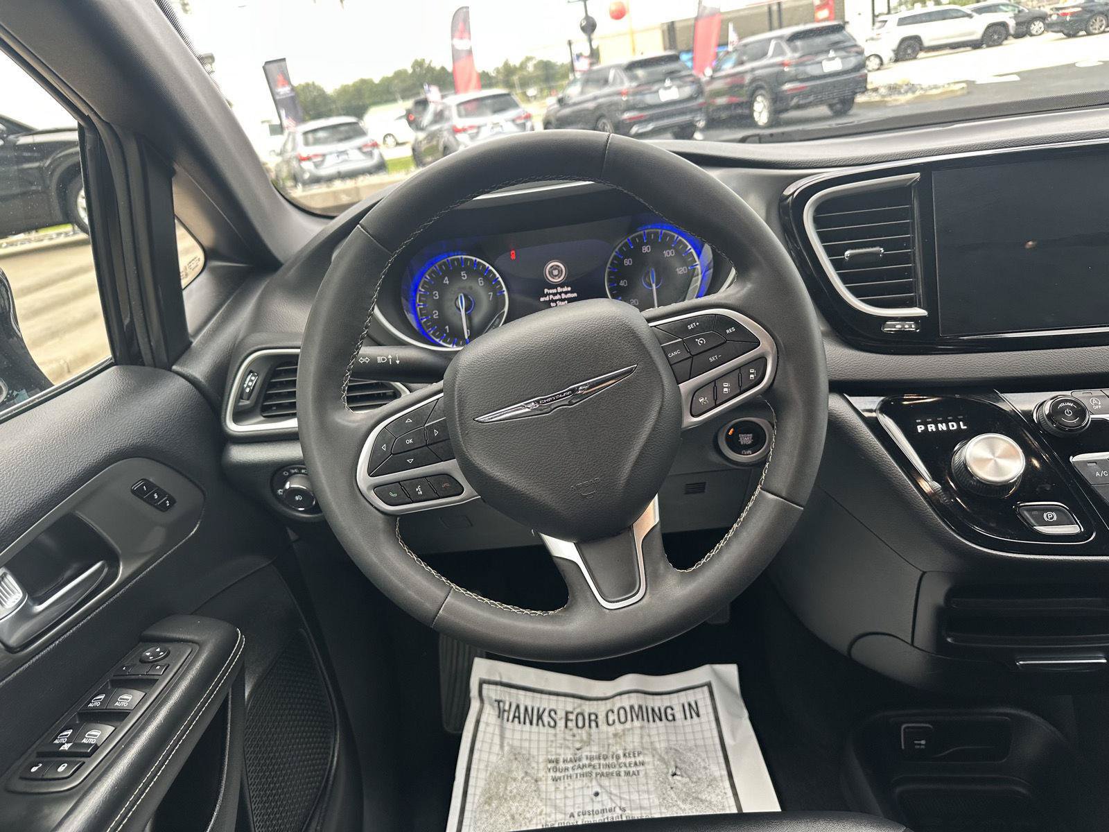 Used 2025 Chrysler Pacifica Select FWD image 34