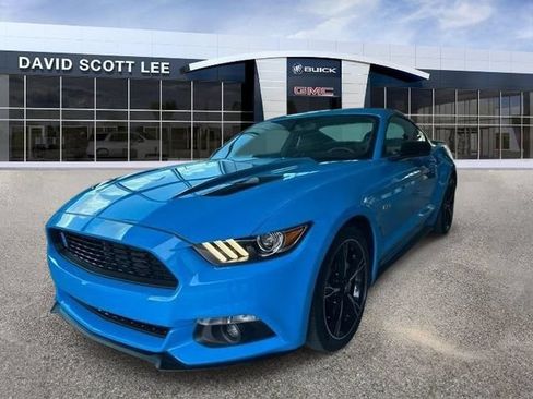 Used 2017 Ford Mustang GT Premium RWD image 3