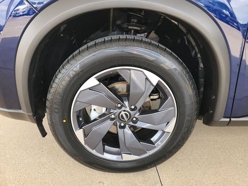 Used 2025 Nissan Rogue SV FWD image 30