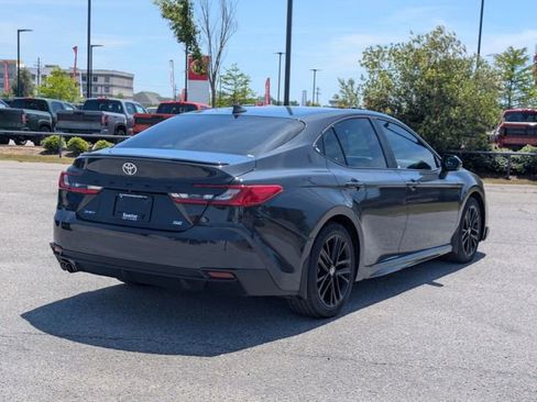 Used 2025 Toyota Camry SE FWD image 2
