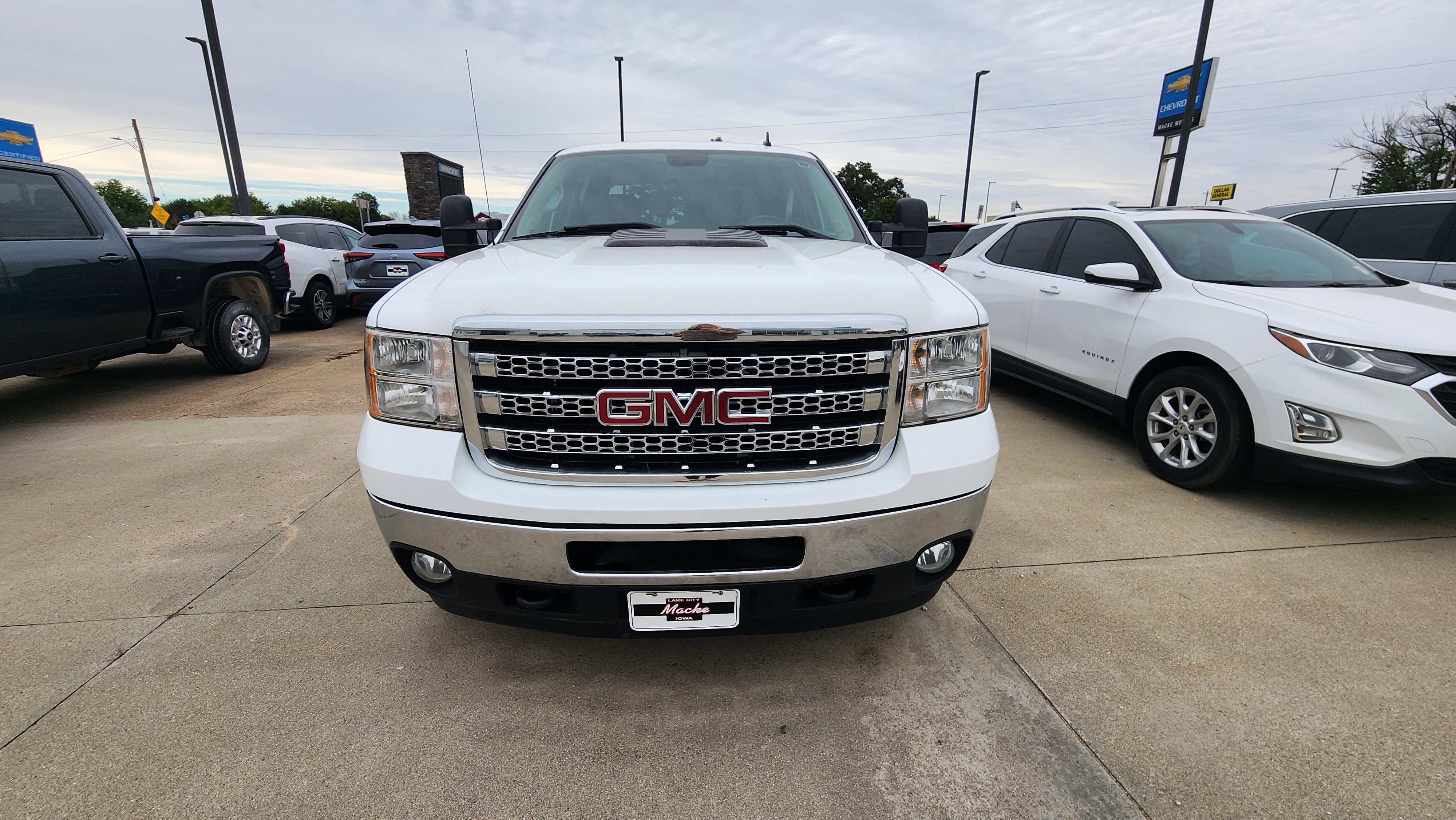 Used 2013 GMC Sierra 2500 SLE w/ SLE Preferred Package AWD/4WD image 2
