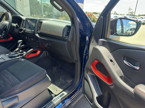 Used 2022 Nissan Frontier PRO-4X AWD/4WD image 10