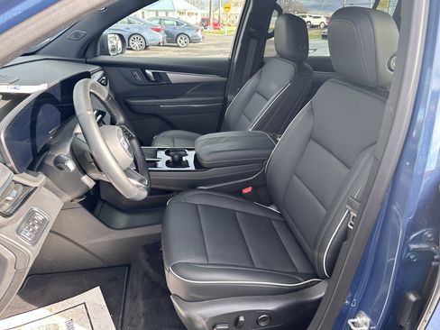 Used 2025 Buick Enclave Preferred image 10