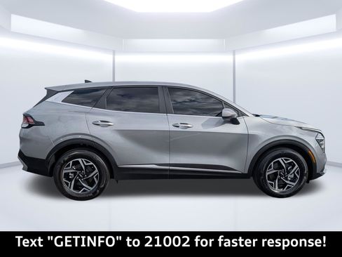 Used 2025 Kia Sportage LX FWD image 2