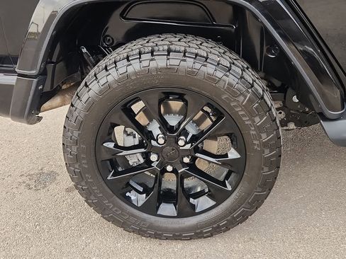 Used 2020 Jeep Wrangler Unlimited Sahara image 12