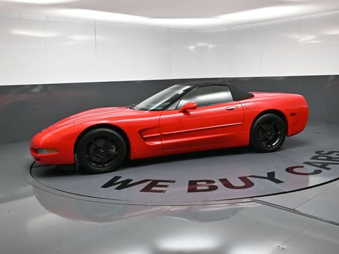 Used 2004 Chevrolet Corvette Convertible w/ Preferred Equipment Group RWD image 6