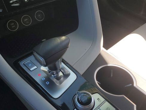 Used 2025 Genesis G70 2.5T image 29