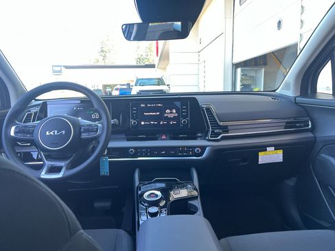 New 2025 Kia Sportage LX image 16
