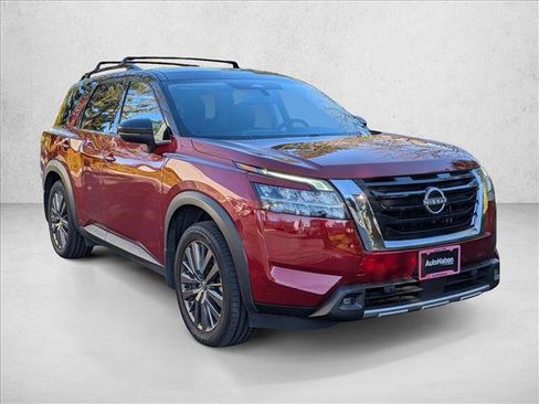 Used 2022 Nissan Pathfinder SL w/ SL Premium Package image 3