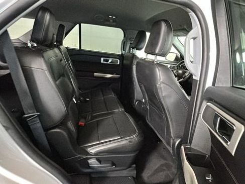Used 2022 Ford Explorer XLT AWD/4WD image 30