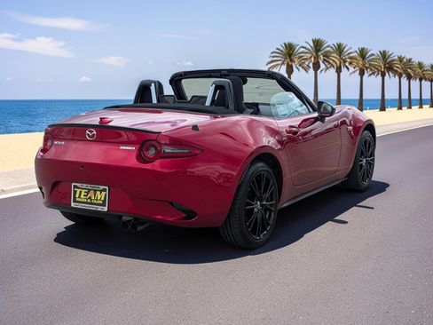 New 2026 MAZDA MX-5 Miata Club w/ Weather Package RWD image 5