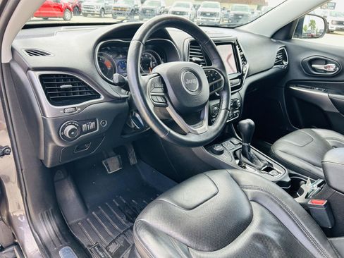 Used 2019 Jeep Cherokee Limited AWD/4WD image 12